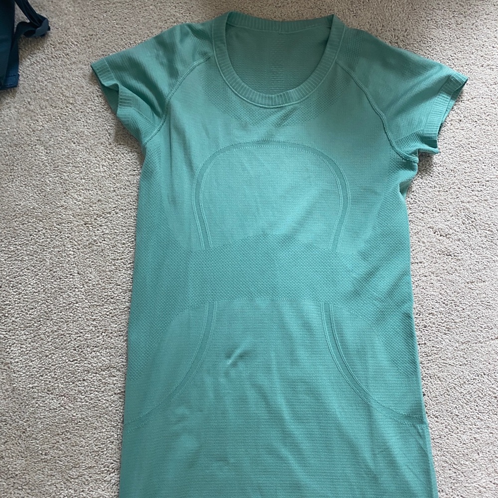 Lululemon short sleeve